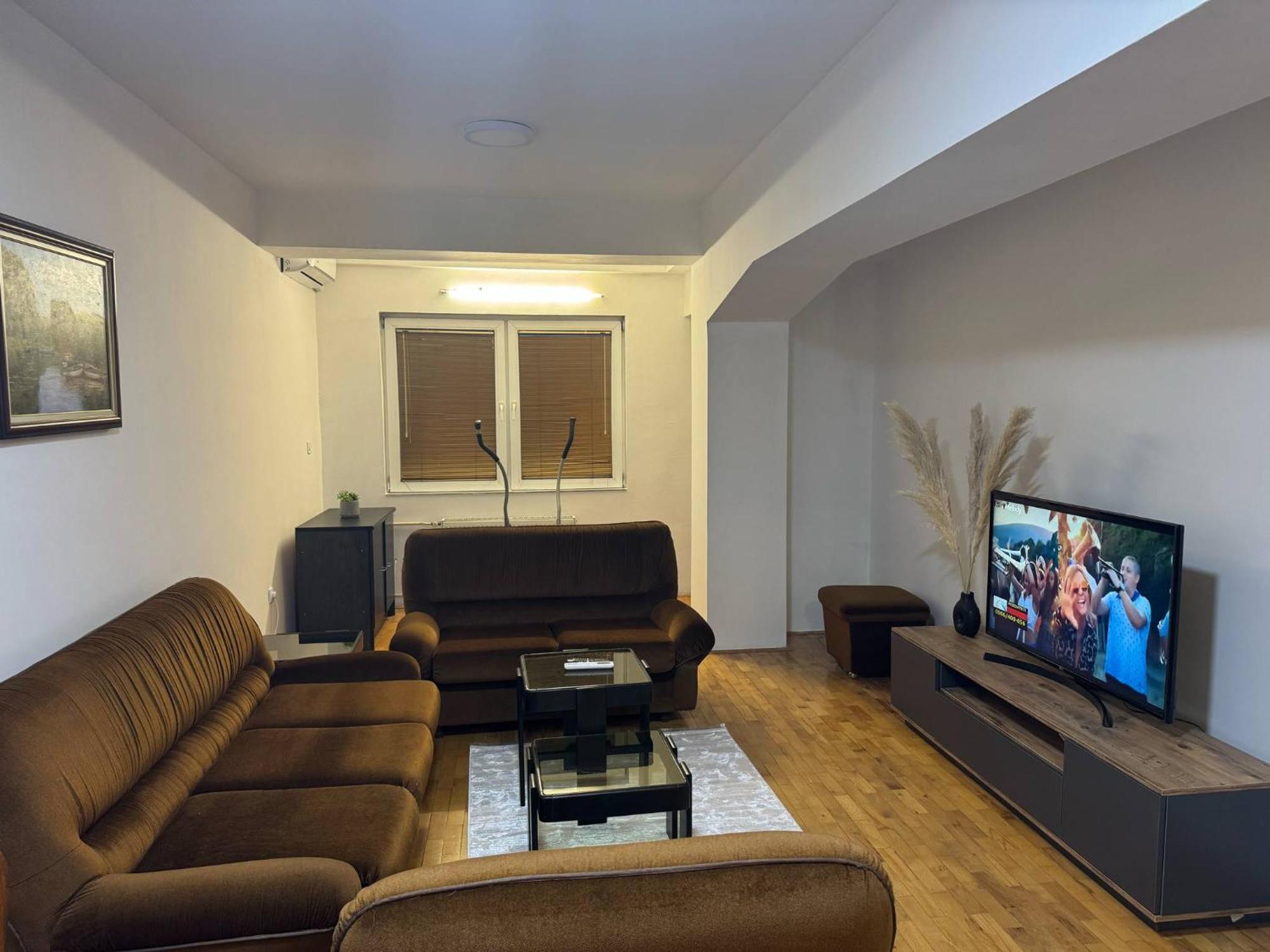 Vd 2 ,only 5 Min From Main Bus Station *